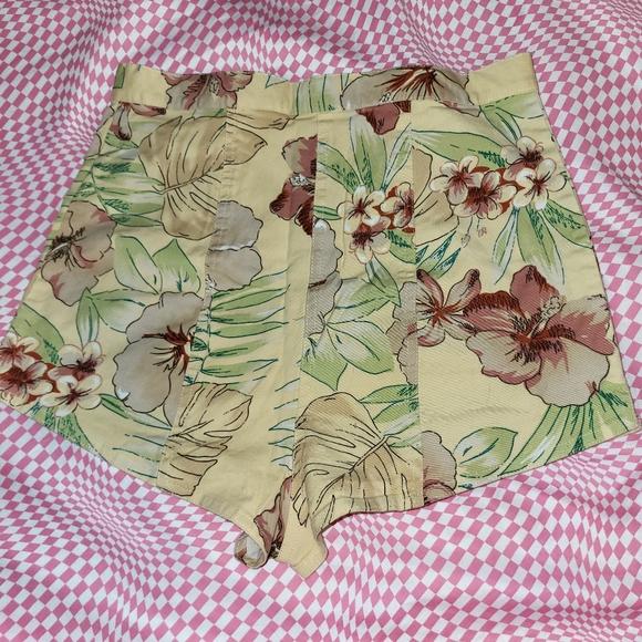 Urban Outfitters Tropical Shorts - Picture 2 of 3